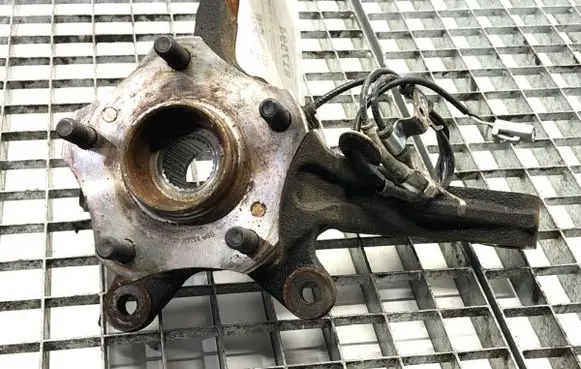 Suzuki Grand Vitara II Front wheel hub spindle knuckle 
