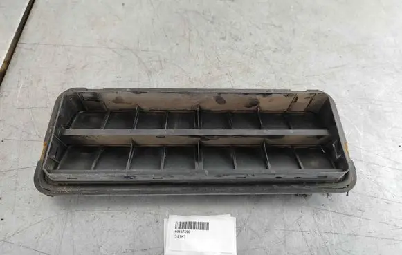 Maserati Quattroporte Quarter panel pressure vent 60665690