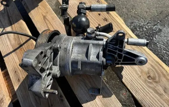 BMW 5 E60 E61 Power steering pump 6761414