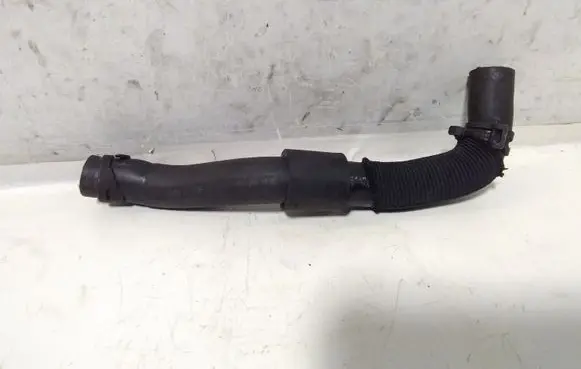 Volkswagen PASSAT B8 Engine coolant pipe/hose