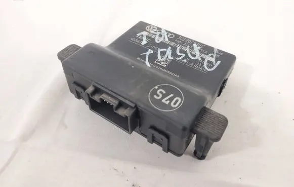 Volkswagen PASSAT B6 Gateway control module 3C0907530C 3C0907951A