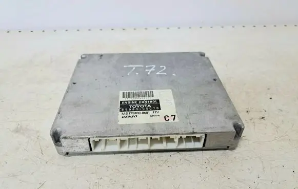 Toyota Avensis T250 Engine control unit/module 8966105C70