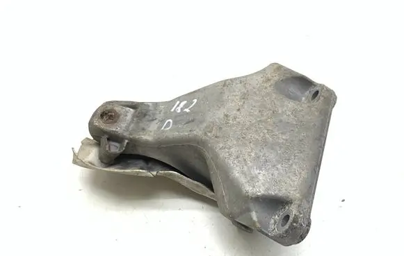 Engine mounting bracket