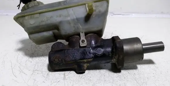 Master brake cylinder