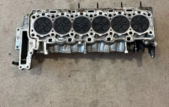 BMW 5 G30 G31 G38 Engine head 8571119 1031793 8571919