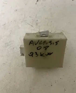 Toyota Avensis T250 Door control unit/module 8974105070