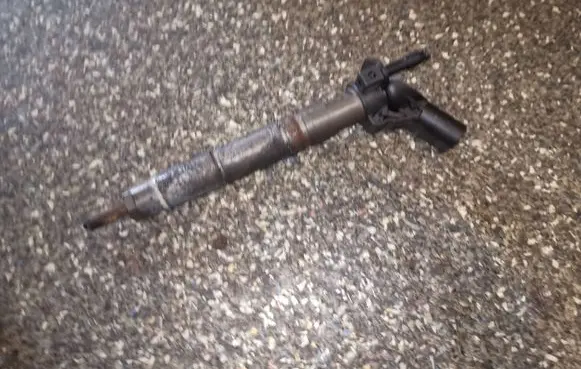 Mercedes-Benz E W211 Fuel injector A6420700587