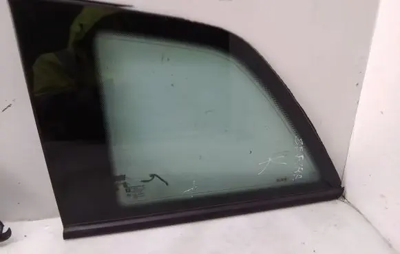 Opel Zafira B Rear side window