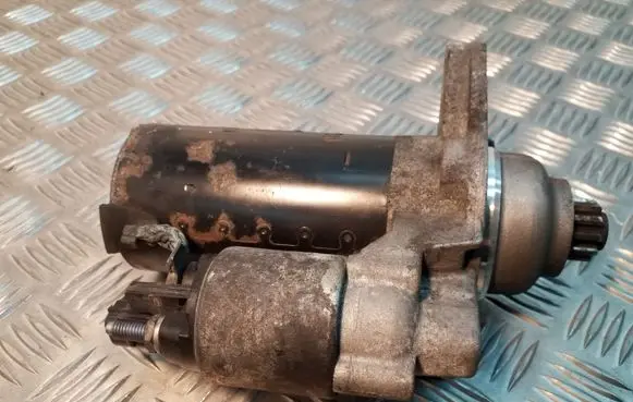 Volkswagen PASSAT B7 Starter motor