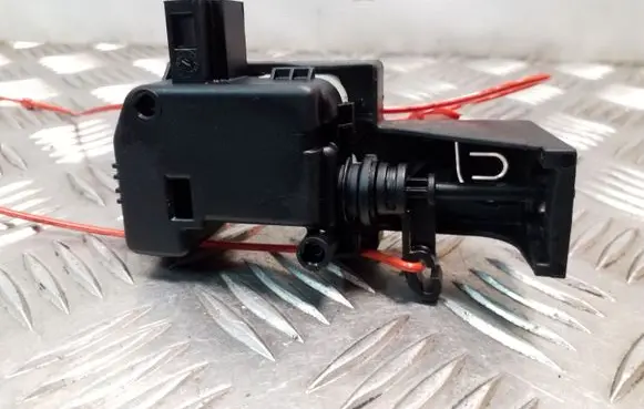 Fuel tank cap lock motor
