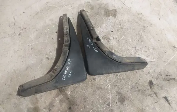 Skoda Octavia Mk2 (1Z) Front mudguard 1Z0821822B