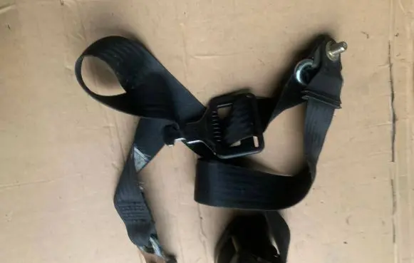 Mercedes-Benz W123 Front seatbelt 9976098 1238609485