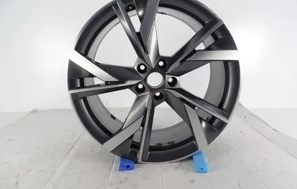 Skoda Enyaq iV Original wheel cap 5LA601025R 5LA601025E