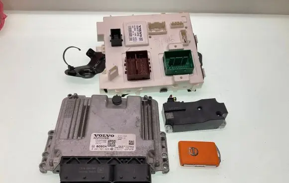 Volvo XC40 Engine ECU kit and lock set 32255068 0261S21545 P0032255068