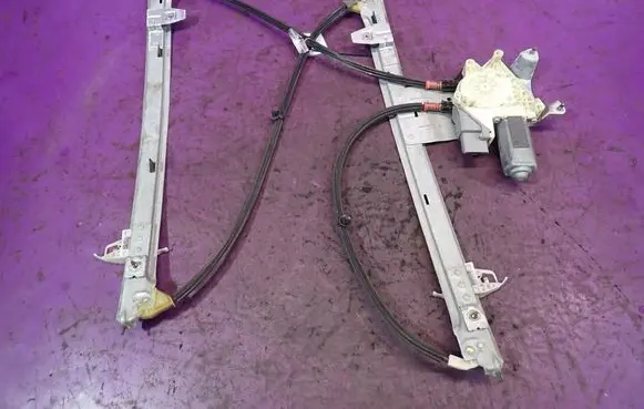 Citroen Xsara Picasso Front door window regulator with motor 