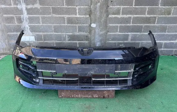 Volkswagen Golf VIII Front bumper 5H0807221AA