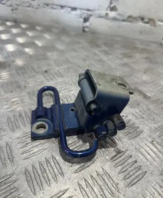 Seat Altea Front door lower hinge 6q0831411