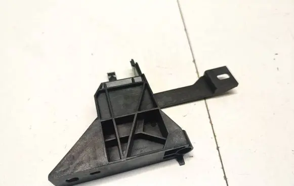 Front bumper mounting bracket