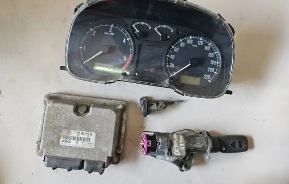 Skoda Octavia Mk1 (1U) Engine control unit/module 038906018GN 28SA4071 0281010182