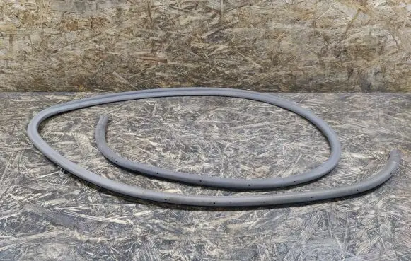 Lexus LS 460 - 600H Front door rubber seal