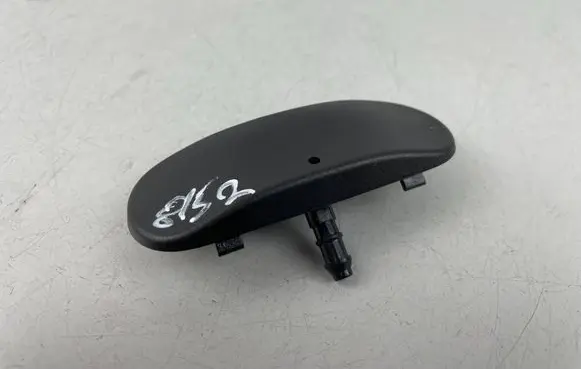 Volkswagen Golf VIII Windshield washer spray nozzle 5H0955985