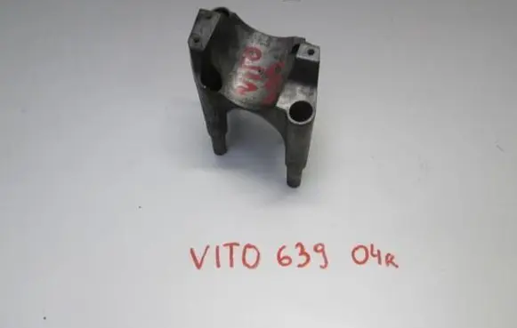 Mercedes-Benz Vito Viano W639 Engine mounting bracket
