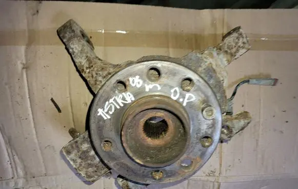 Opel Astra H Front wheel hub spindle knuckle