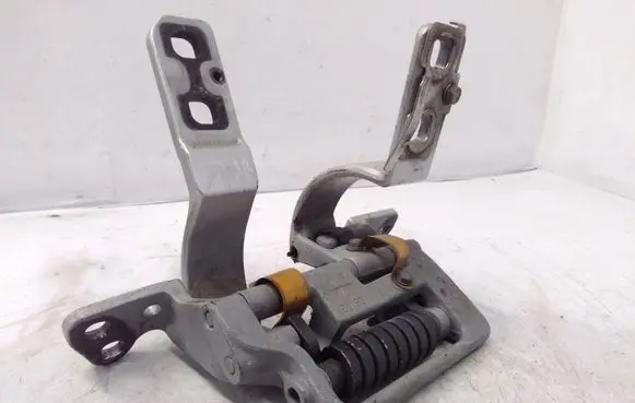 BMW 5 E60 E61 Tailgate/trunk/boot hinge 7061384