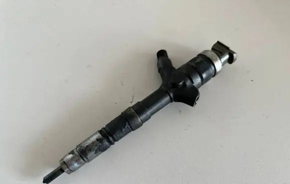 Toyota Avensis T250 Fuel injector