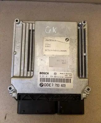BMW 5 E60 E61 Engine control unit/module ECU 281011224
