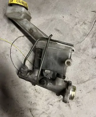 Nissan X-Trail T30 Master brake cylinder