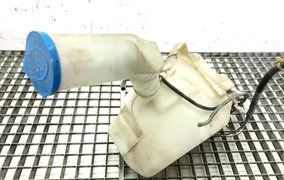 Honda CR-V Windshield washer fluid reservoir/tank 