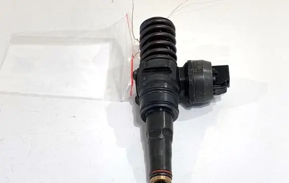 Seat Alhambra (Mk1) Fuel injector 038130073AL