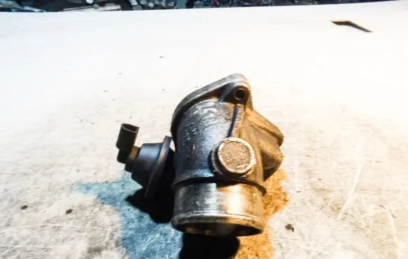 Audi A4 S4 B6 8E 8H EGR valve 8D0145950B