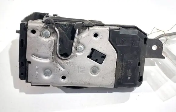 Opel Astra H Front door lock 13210749