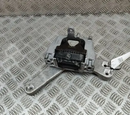 Volkswagen PASSAT B8 Engine mount bracket 5WA199262F