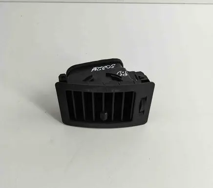 Toyota Hilux (AN10, AN20, AN30) Dashboard air vent grill cover trim 556860K011 556600K051