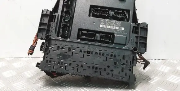 Mercedes-Benz B W245 Comfort/convenience module A1695456332 5DK00872836 A1695450001