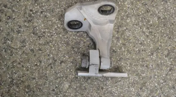 BMW 7 E65 E66 Rear door lower hinge 7017818