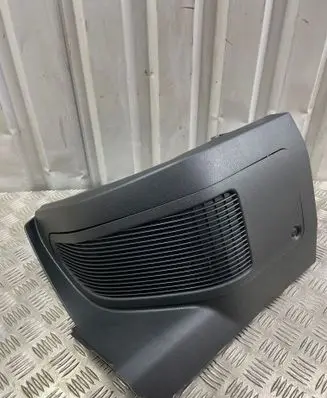 Tailgate/trunk side cover trim