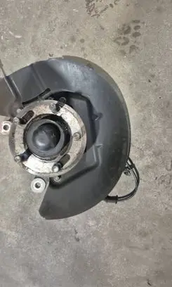 Ford Mustang VI Front wheel hub FR3C3108A