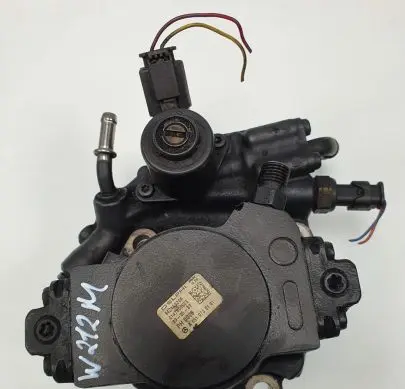 Mercedes-Benz E W212 Fuel injection high pressure pump A6510700101