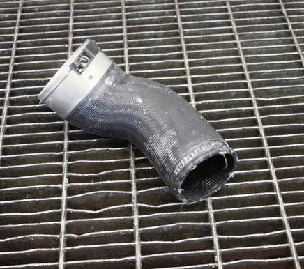 Volvo V40 Intercooler hose/pipe 41752736 31686564