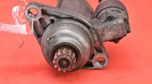 Volkswagen Golf V Starter motor 0AM911023D