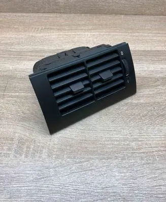 BMW 5 E39 Dash center air vent grill 8391182