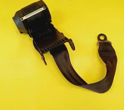 Rear seatbelt