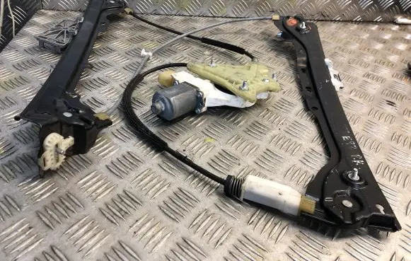 BMW 3 E92 E93 Front door electric window regulator 7193455