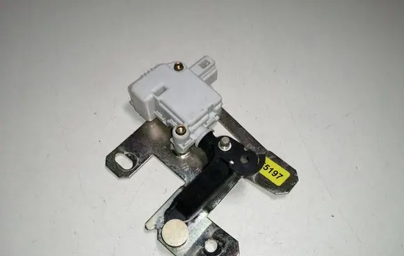 Volkswagen Touareg I Tailgate boot lock/latch motor 7L6827425