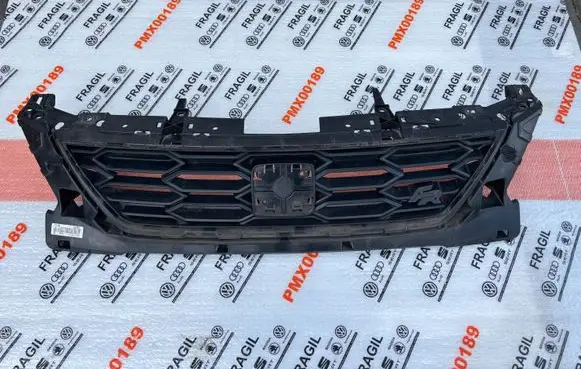 Seat Leon IV Front grill 5F0853654J
