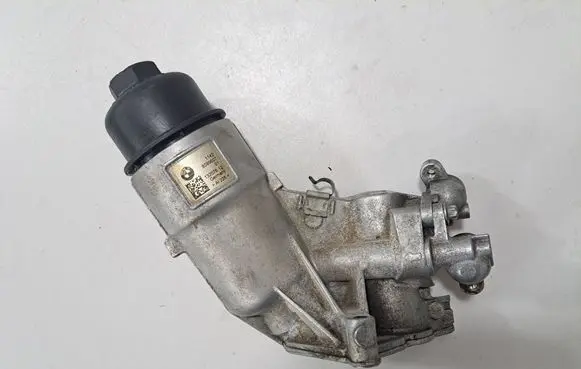 BMW X3M F97 Oil filter mounting bracket 8099607 7882997